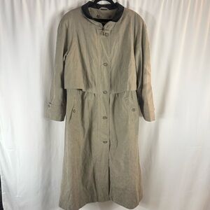 Women's Trench Coat Gray Size 18
Hooded Zip Button Front Pockets
Collared